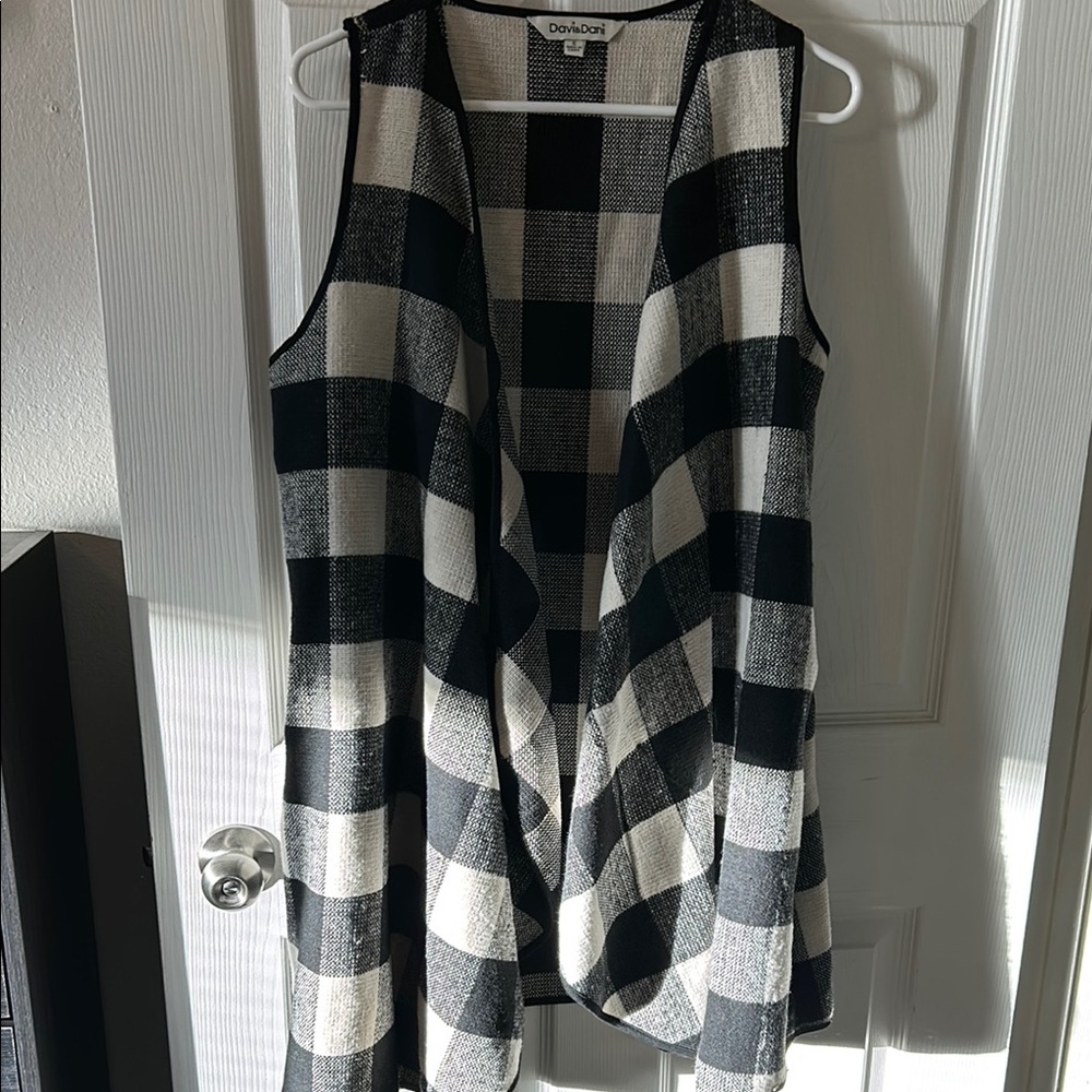 DAVI & DANI Black and White Sleeveless Asymmetrical Vest